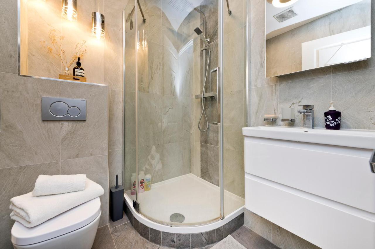Bright Greenwich Flat Near Canary Wharf By Underthedoormat * London
