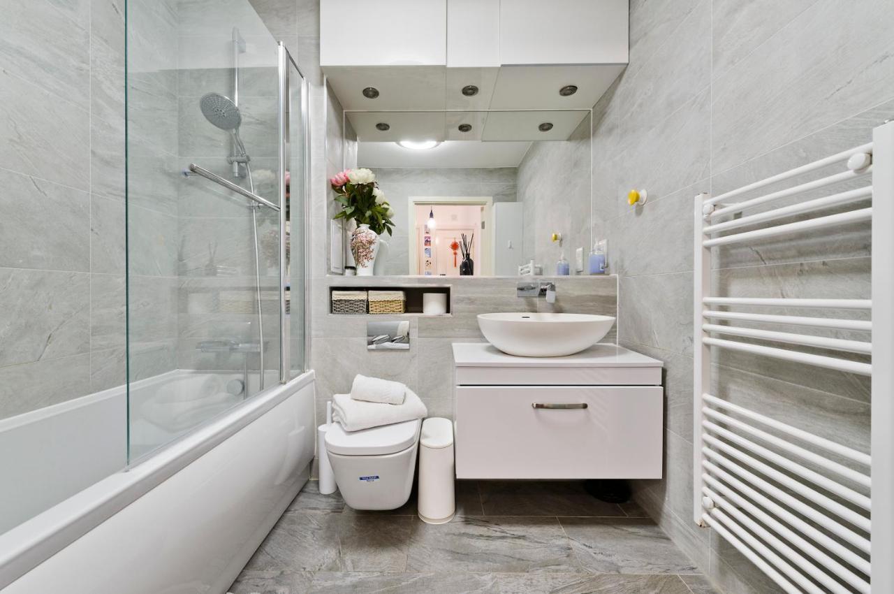 Apartment Bright Greenwich Flat Near Canary Wharf By Underthedoormat