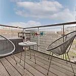 Bright Greenwich Flat Near Canary Wharf By Underthedoormat